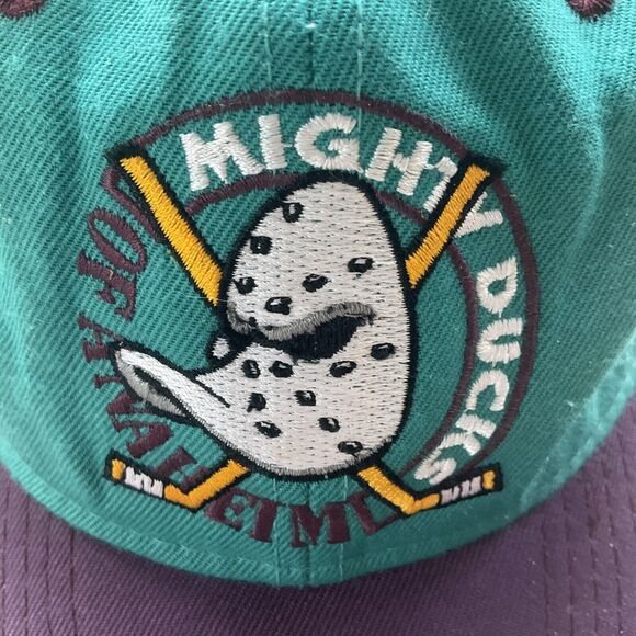 Vintage NHL Anaheim Mighty Ducks #1 Apparel Fitted Hat Size 7.25 Hockey team USA - Picture 16 of 16